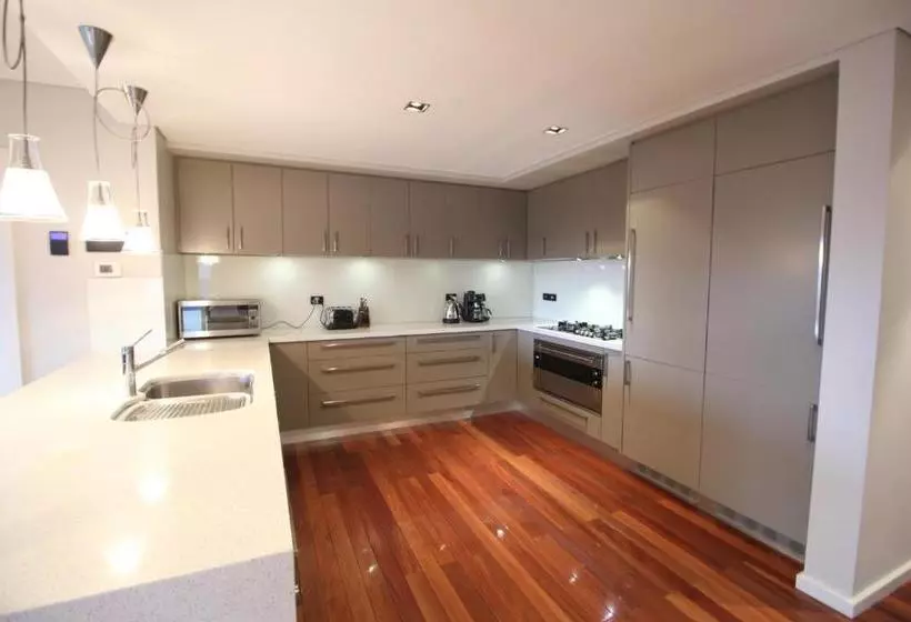 Sunny 3 Bedroom Apartment In Sandy Bay