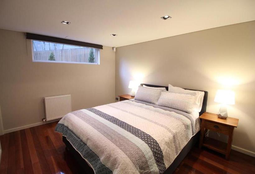 Sunny 3 Bedroom Apartment In Sandy Bay