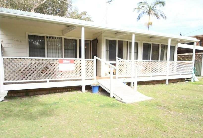 Tea Tree Hat Head   6 Hutcheson Street  No Sheets Or Towels Provided