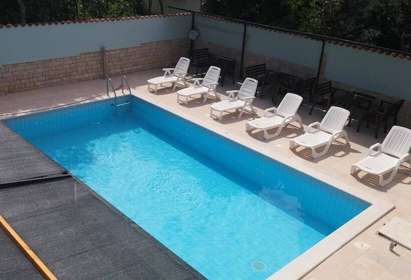 Apartments Tanja 100