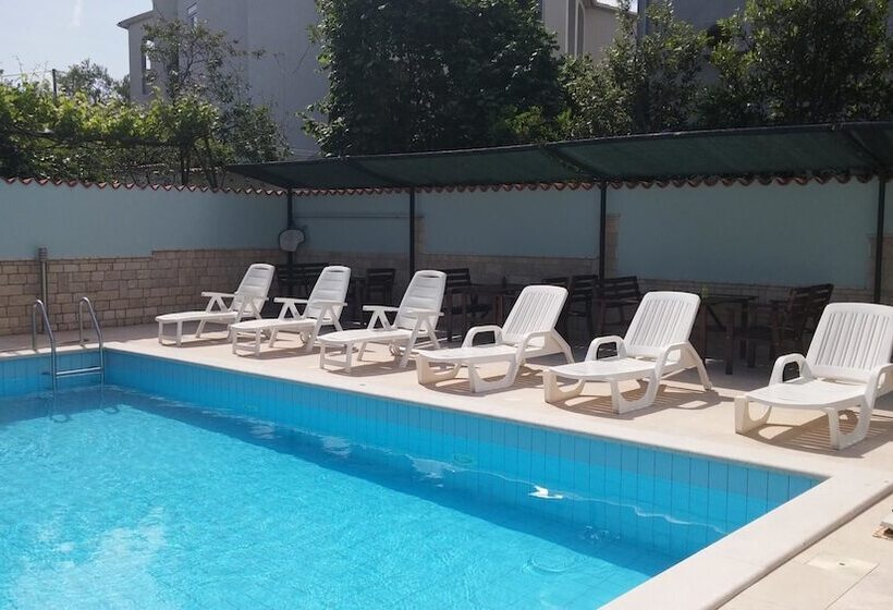 Apartments Tanja 100