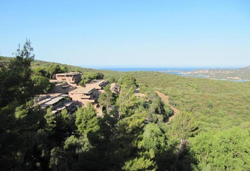 簡易ホテル Centro Vacanze Cugnana Verde