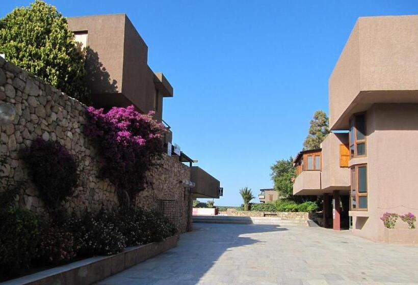 簡易ホテル Centro Vacanze Cugnana Verde