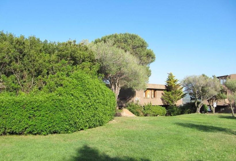 簡易ホテル Centro Vacanze Cugnana Verde