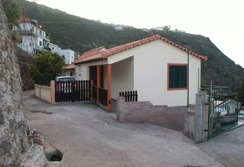 Traditional Madeira Cottage   Etc Madeira