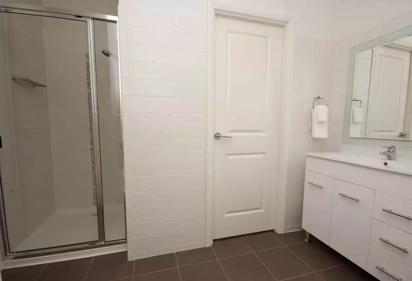 Woodville Beach Townhouse 5