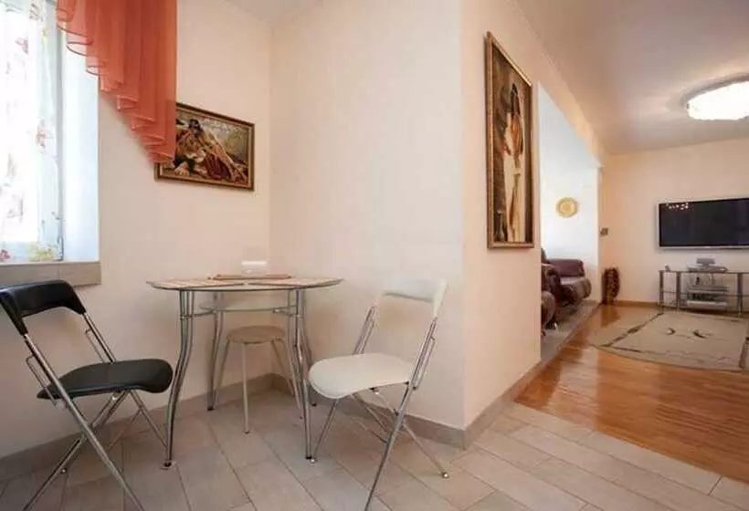 Innhome Apartments   Revolution Square