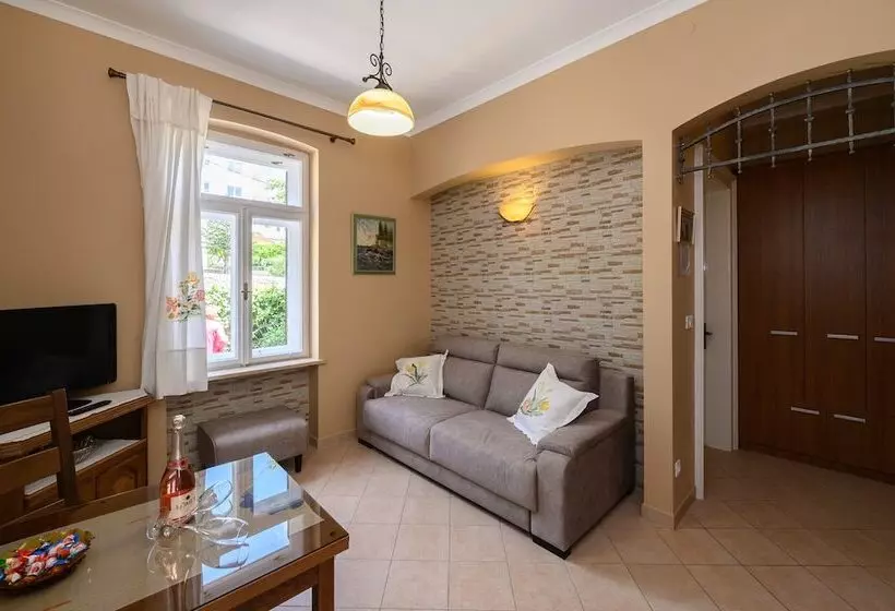 Apartments Villa Salona