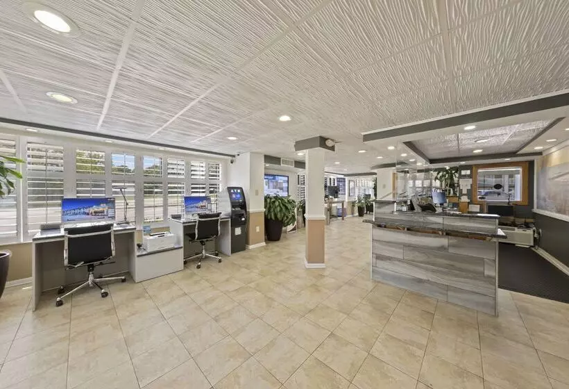 Отель Best Western Plus Holiday Sands Inn & Suites