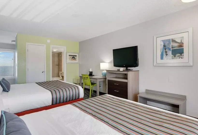 Отель Best Western Plus Holiday Sands Inn & Suites