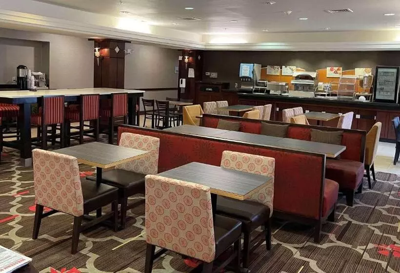 هتل Country Inn & Suites By Radisson, Garden City, Ks