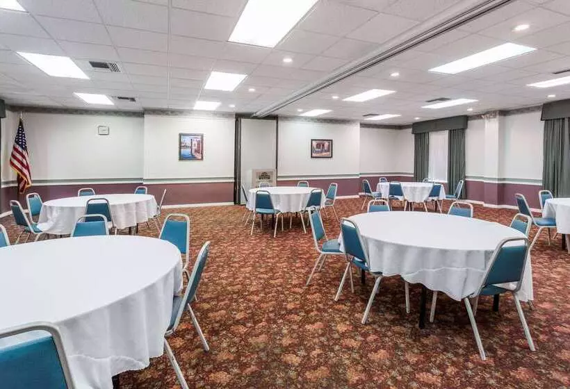 호텔 Days Inn & Suites By Wyndham Port Richey