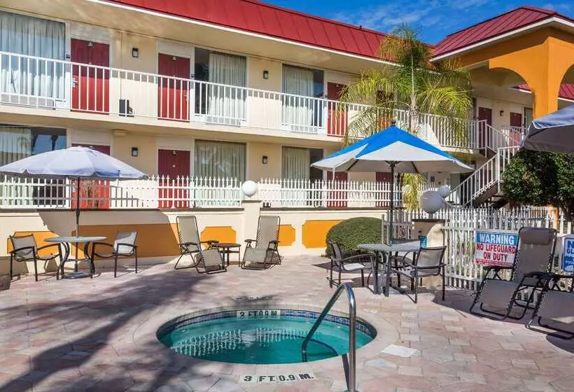 호텔 Days Inn & Suites By Wyndham Port Richey