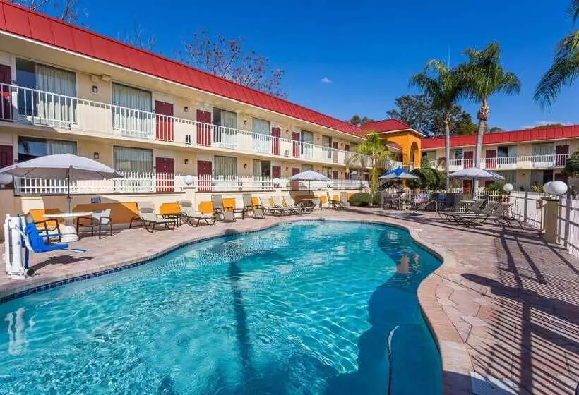 호텔 Days Inn & Suites By Wyndham Port Richey