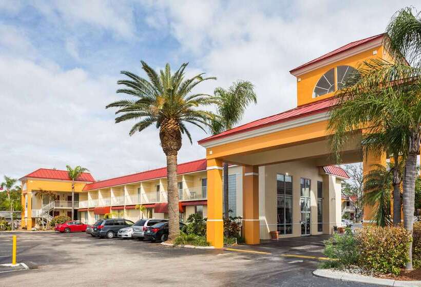 فندق Days Inn & Suites By Wyndham Port Richey