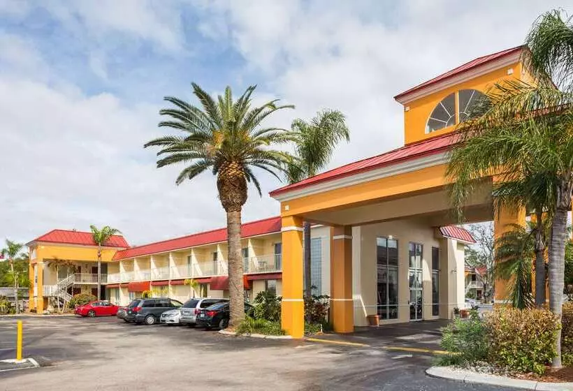 호텔 Days Inn & Suites By Wyndham Port Richey