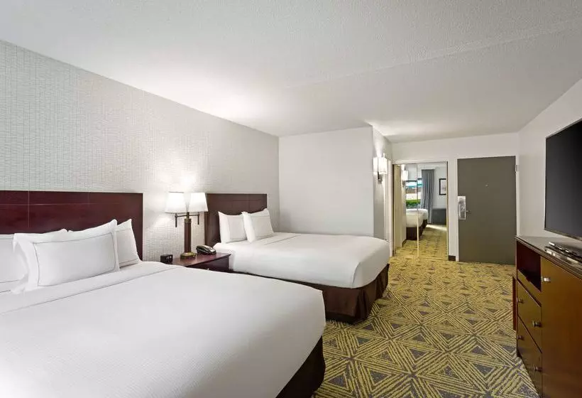 Hotel Doubletree By Hilton Washington Meadow Lands Casino Area