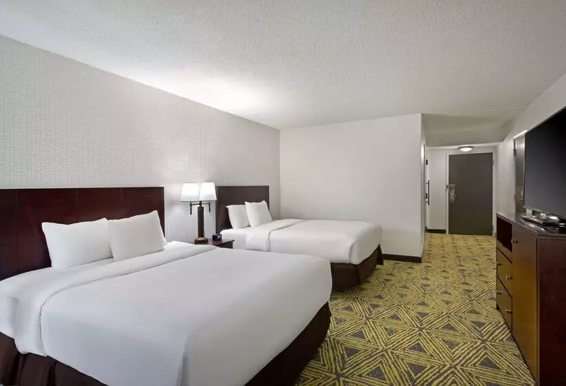 Hotel Doubletree By Hilton Washington Meadow Lands Casino Area