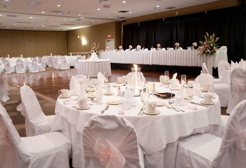 فندق Doubletree By Hilton St. Louis Westport