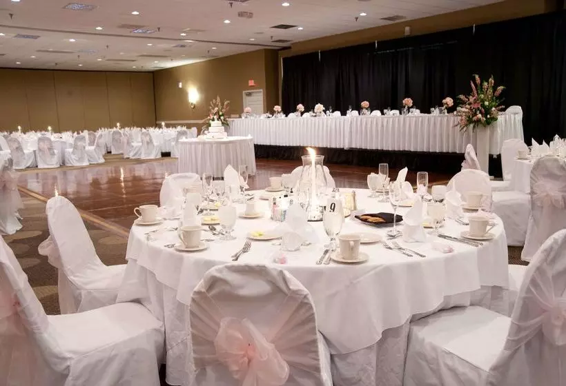 هتل Doubletree By Hilton St. Louis   Westport