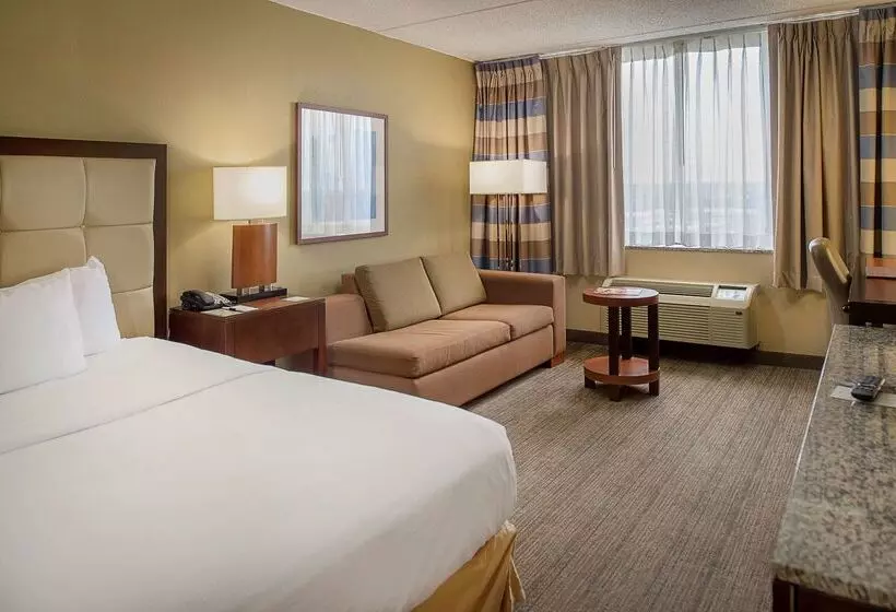 هتل Doubletree By Hilton St. Louis   Westport