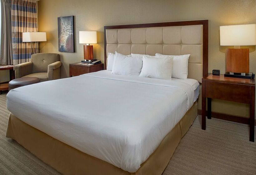 فندق Doubletree By Hilton St. Louis Westport