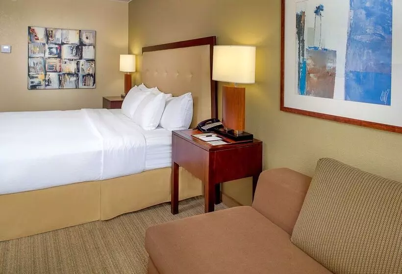 هتل Doubletree By Hilton St. Louis   Westport