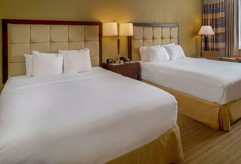 هتل Doubletree By Hilton St. Louis   Westport