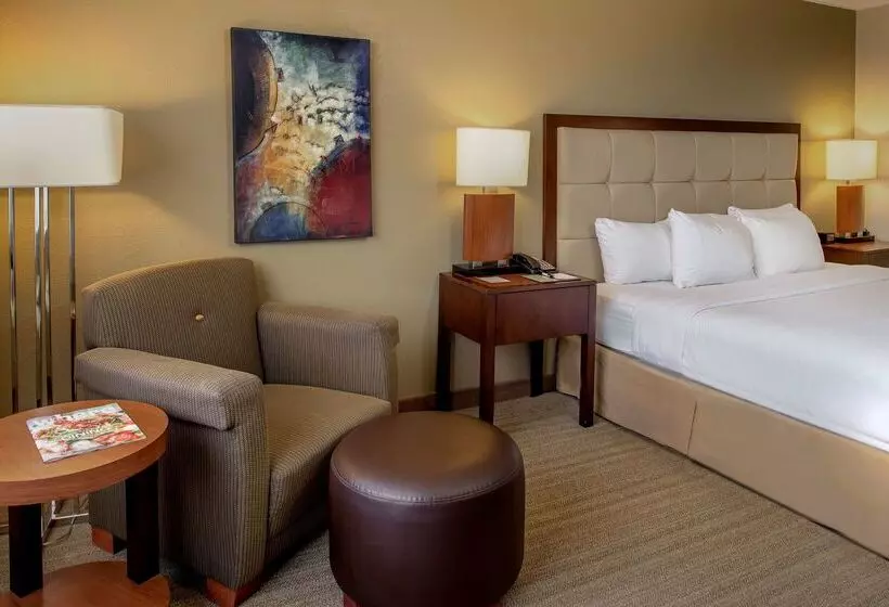 هتل Doubletree By Hilton St. Louis   Westport