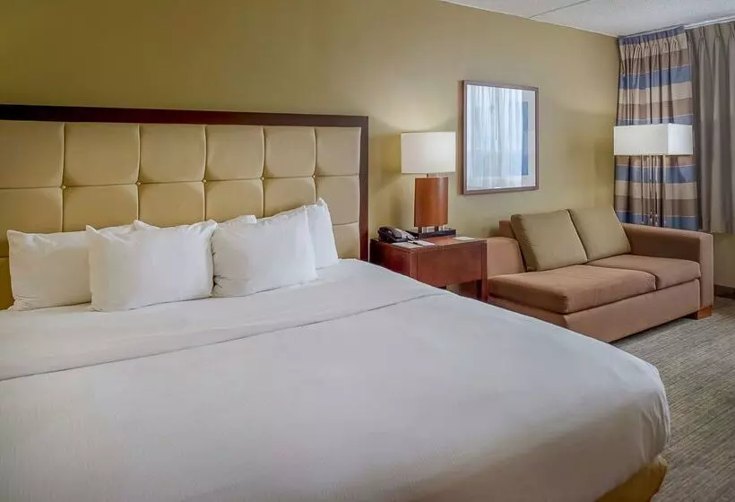 هتل Doubletree By Hilton St. Louis   Westport