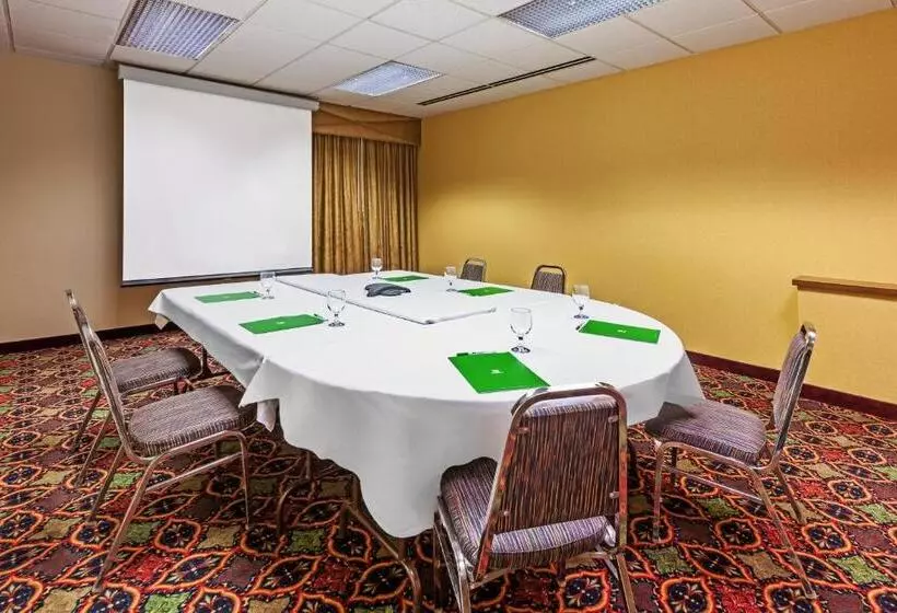 Holiday Inn Hotel & Suites Springfield, An Ihg