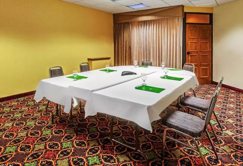 Holiday Inn Hotel & Suites Springfield, An Ihg