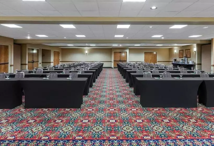 Holiday Inn Hotel & Suites Springfield, An Ihg