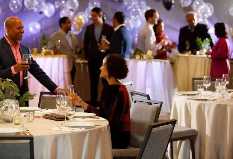 Holiday Inn Hotel & Suites Springfield, An Ihg