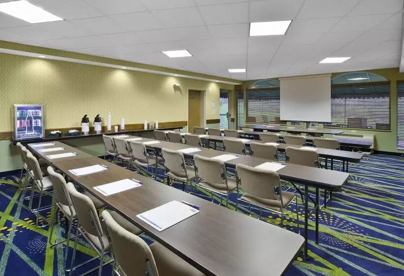 酒店 Holiday Inn Express Irwin Pa Tpk Exit 67, An Ihg