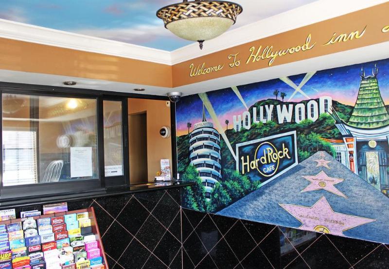 فندق Hollywood Inn Express North