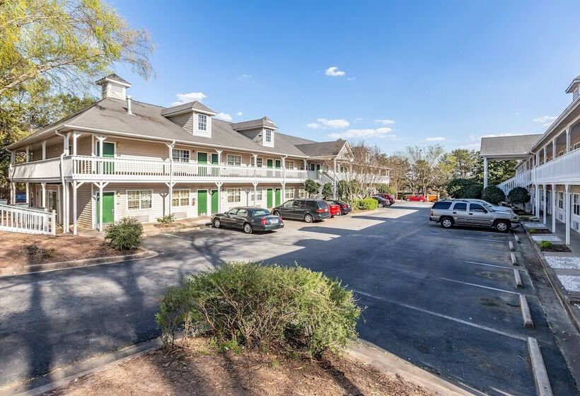 فندق Hometowne Studios By Red Roof Atlanta Ne – Norcross South