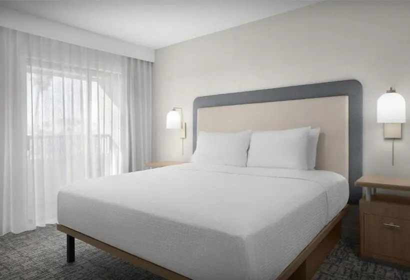 هتل Homewood Suites by Hilton Santa Maria