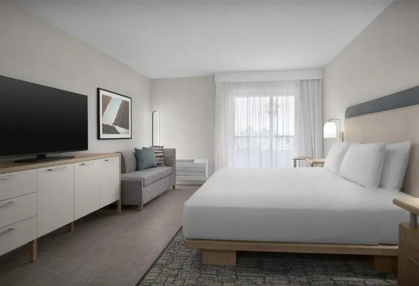 هتل Homewood Suites by Hilton Santa Maria