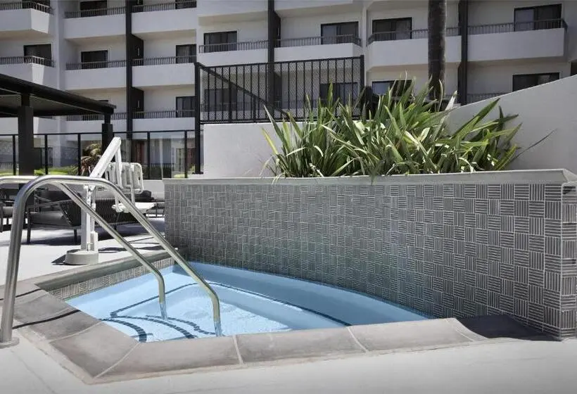 هتل Homewood Suites by Hilton Santa Maria