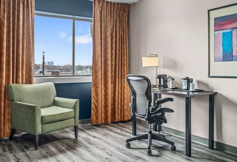 Отель Quality Inn & Suites Mall Of America  Msp Airport