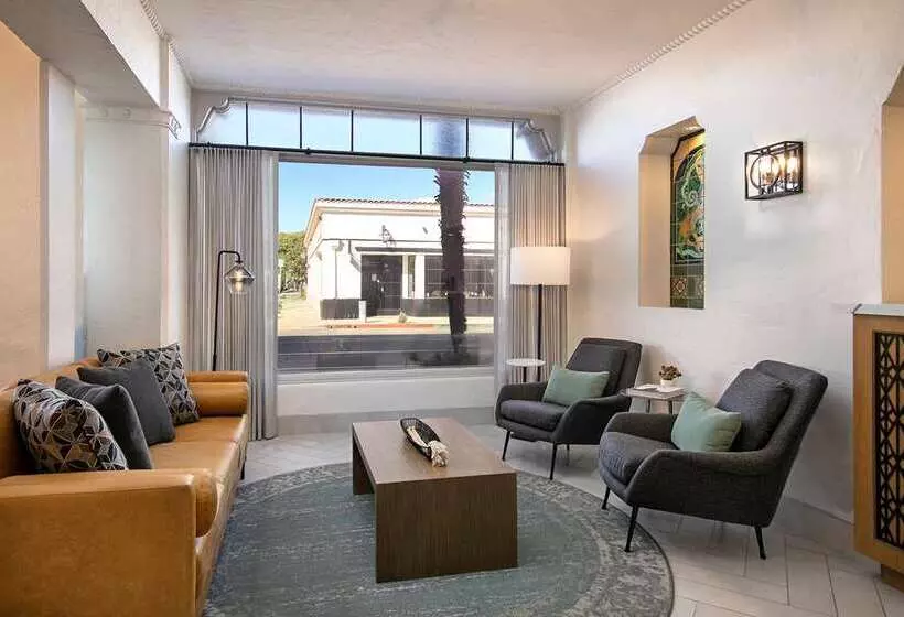 فندق Virginia Santa Barbara, Tapestry Collection By Hilton