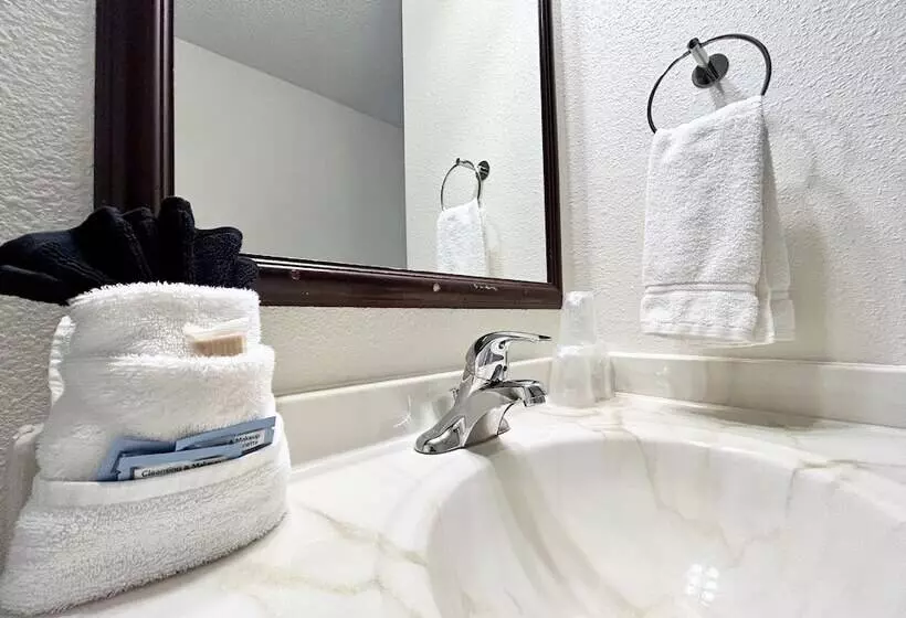 مُتل Homestead Inn