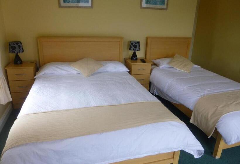 הוסטל Walsh's Bridge Inn