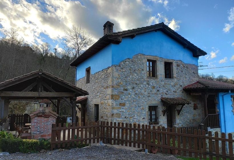 Apartamentos Rurales La Caviana