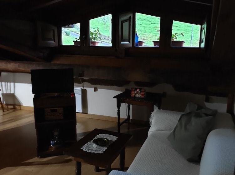 Apartamentos Rurales La Caviana