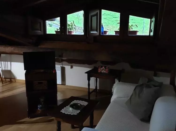 Apartamentos Rurales La Caviana
