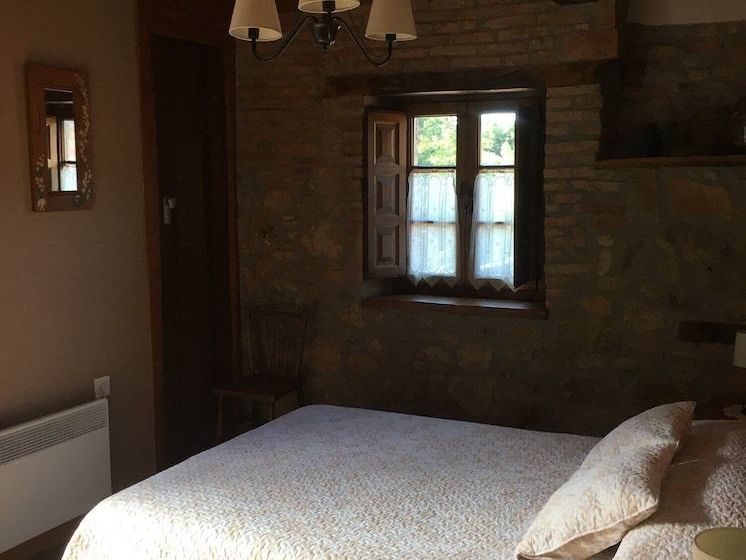 Apartamentos Rurales La Caviana