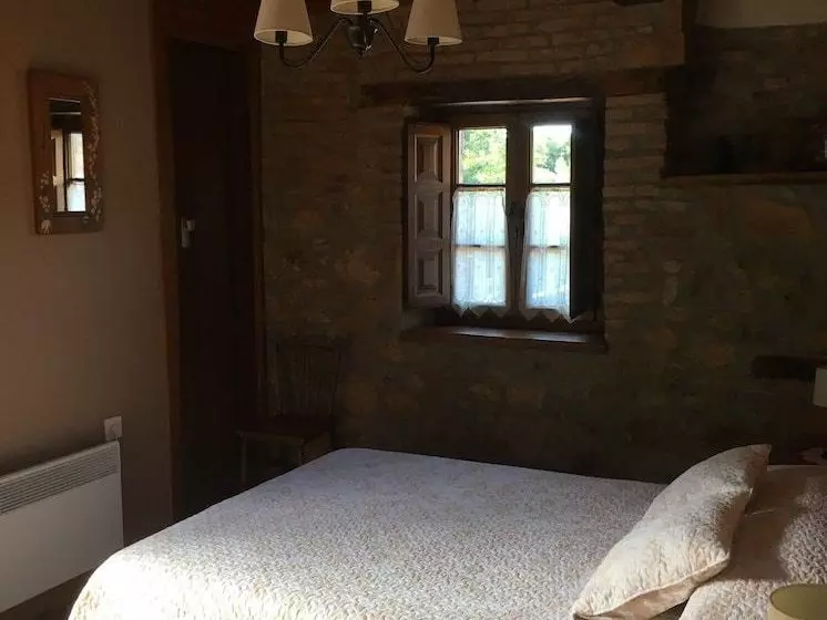 Apartamentos Rurales La Caviana