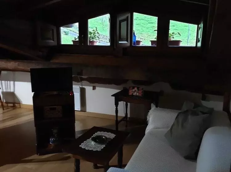 Apartamentos Rurales La Caviana